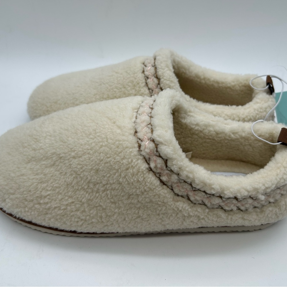 Magellan Outdoors Women's Cozy Cream Slippers